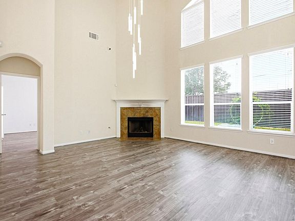 5th image of 5002 Rollingstone Rd