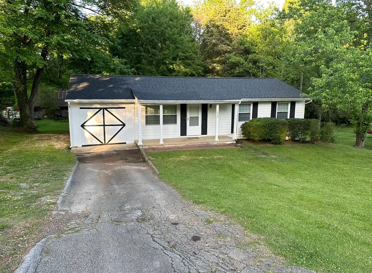3 bed, 1350 sqft, $2,050 — Photo 2