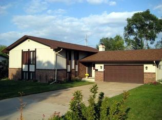 2140 Unity Ave N, Golden Valley, MN 55422