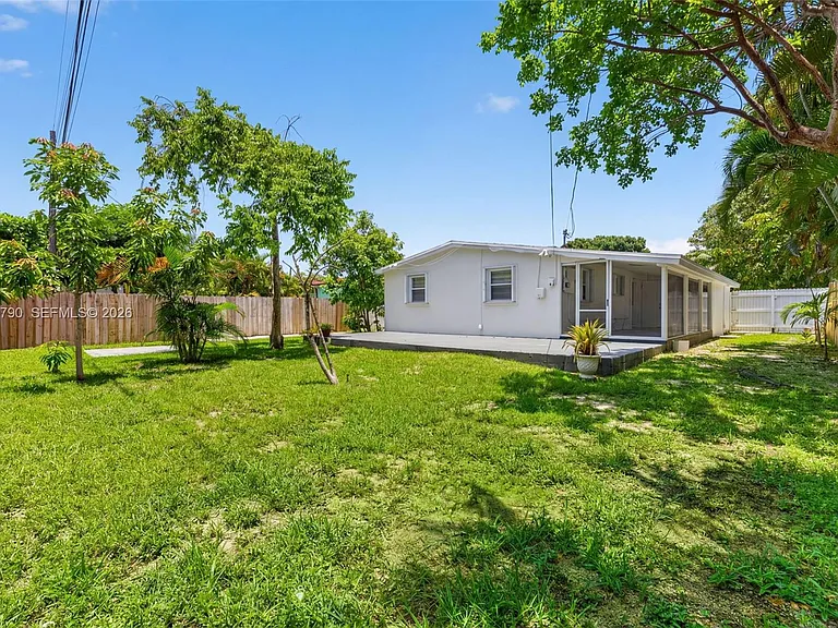 5921 NE 1st Ave — Photo 4