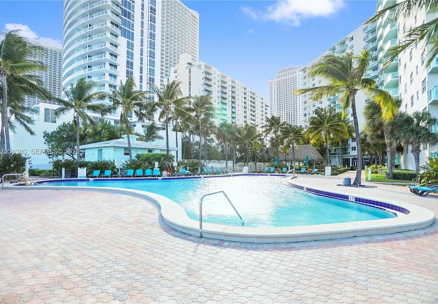 Tides On Hollywood Beach — Photo 4