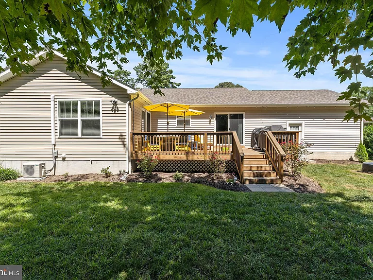 305 Cedar Ln — Photo 26