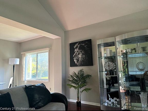 3rd image of 27568 Rainbow Cir