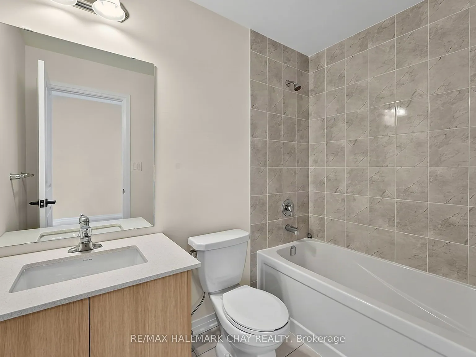 4 bed, $3,990 — Photo 4