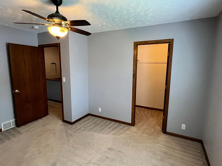 1417 W Charles St — Photo 21