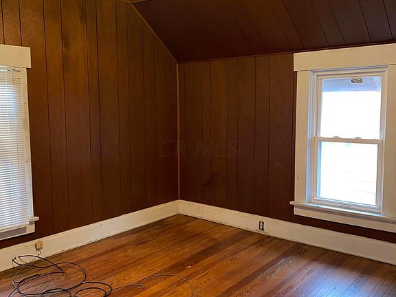 4th image of 670 Carpenter St