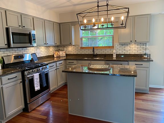 3rd image of 502 Saratoga Ct