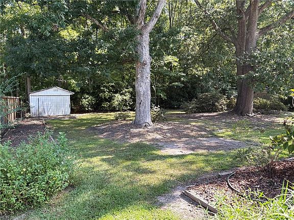 5th image of 717 Treetop Ln