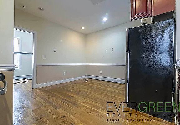2nd image of 1920 Pacific St #3D