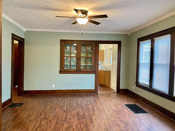 5th image of 831 W Wood St