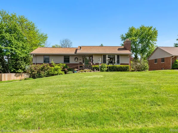 6593 Amy Dr, Clarkston, MI 48348