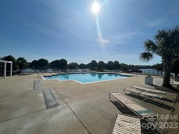 3rd image of 218 Pamlico Ln
