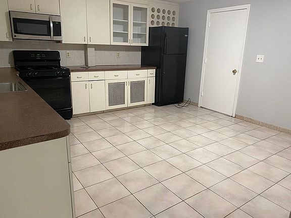 4th image of 18 Walnut Rd #2