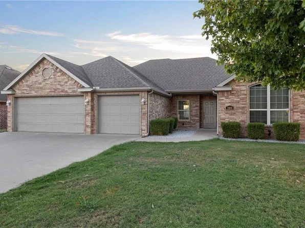1100 SW Horizon St, Bentonville, AR 72712