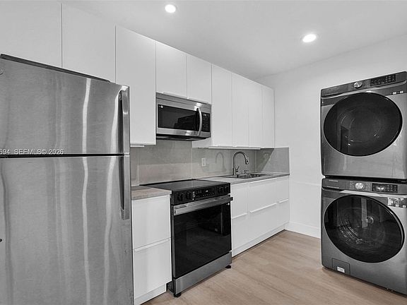4th image of 19 NE 48th St #1