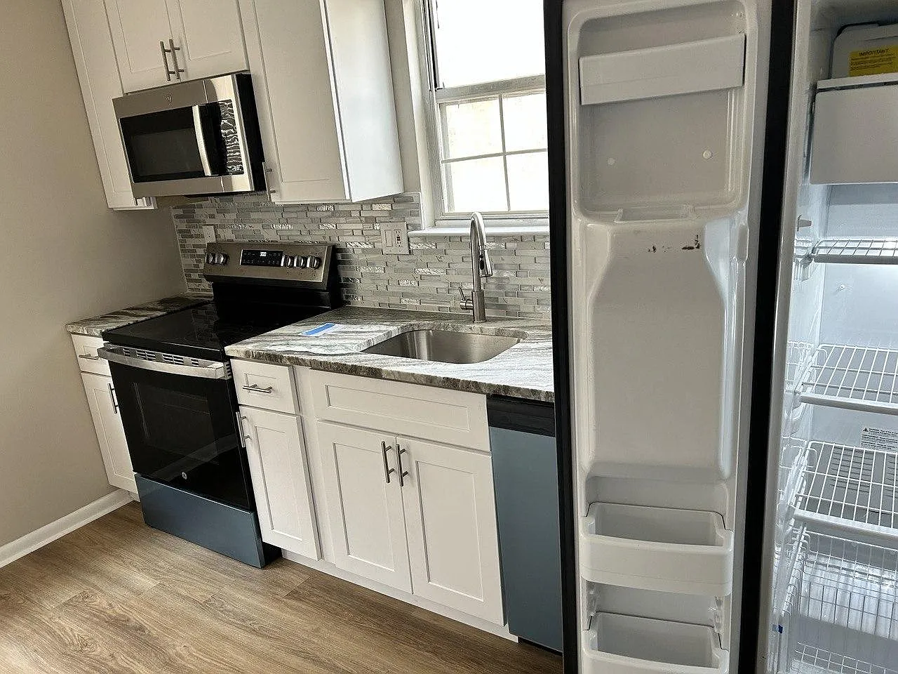 4 bed, 3.0 bath, 1782 sqft, $1,304 — Photo 2