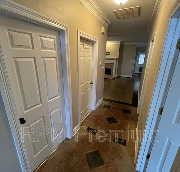 5557 Arialo Dr — Photo 13