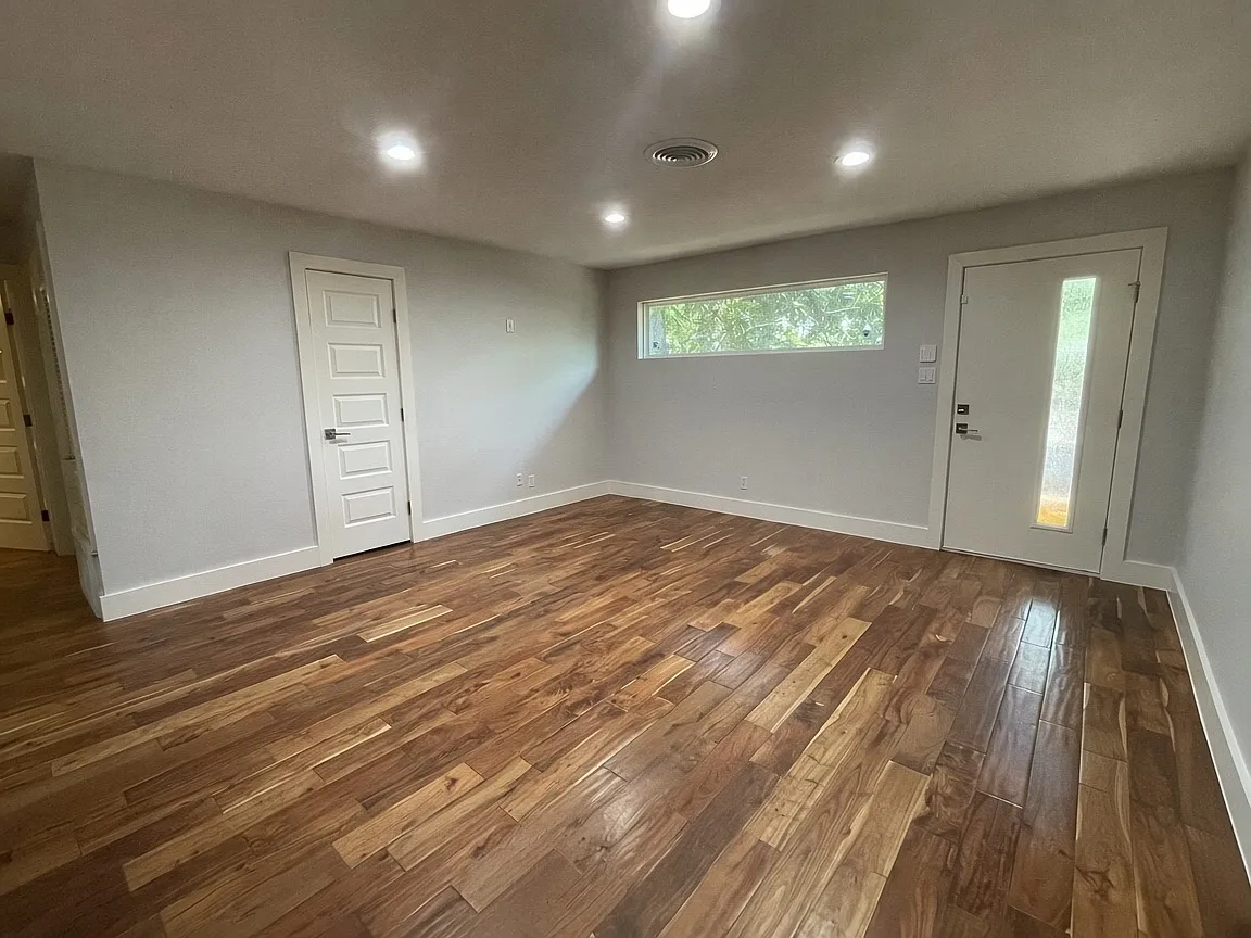 2 bed, 856 sqft, $2,750 — Photo 2