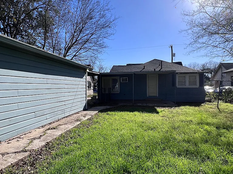 215JENNING S St — Photo 12