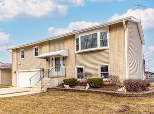 1802 W Pheasant Trl, Mount Prospect, IL 60056