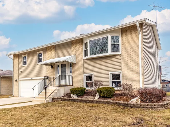 1802 W Pheasant Trl, Mount Prospect, IL 60056