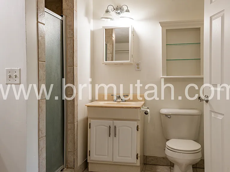 1561 E Delaware Ln — Photo 13