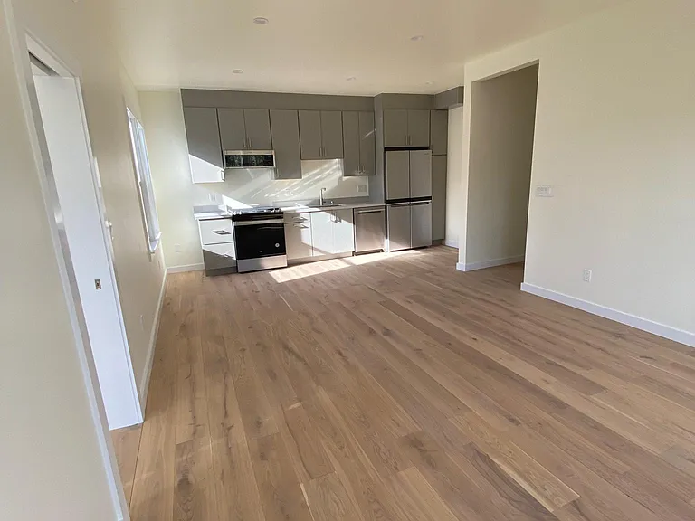 2000 Grove St #4 — Photo 7