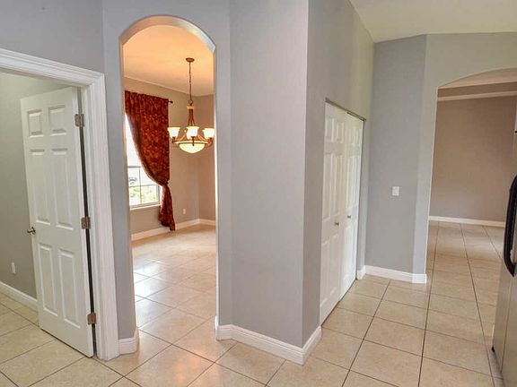 5th image of 3307 SW Foremost Dr
