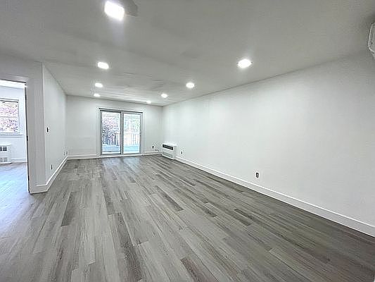 4th image of 24-27 43rd St #6
