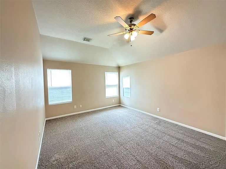 15423 Fir Woods Ln — Photo 32
