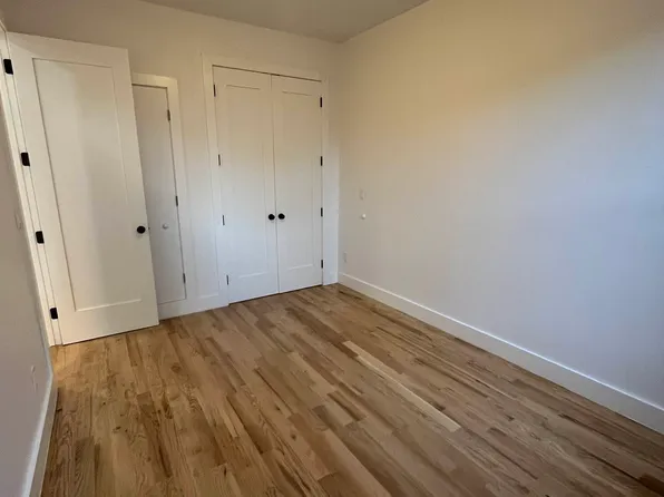 1035 Halsey Street image 11 of 15