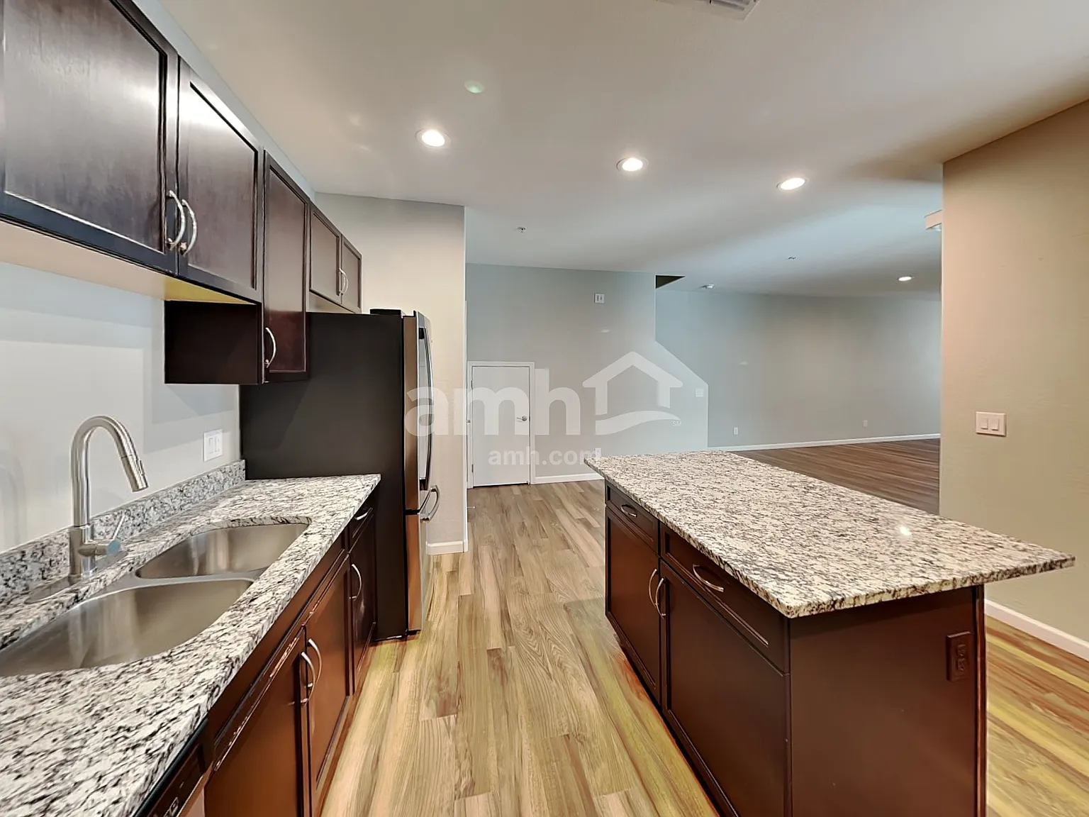 3 bed, 2.5 bath, 2077 sqft, $1,950 — Photo 3