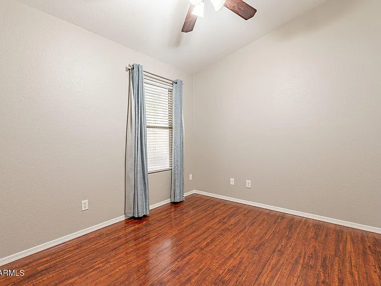 491 E Devon Dr — Photo 21