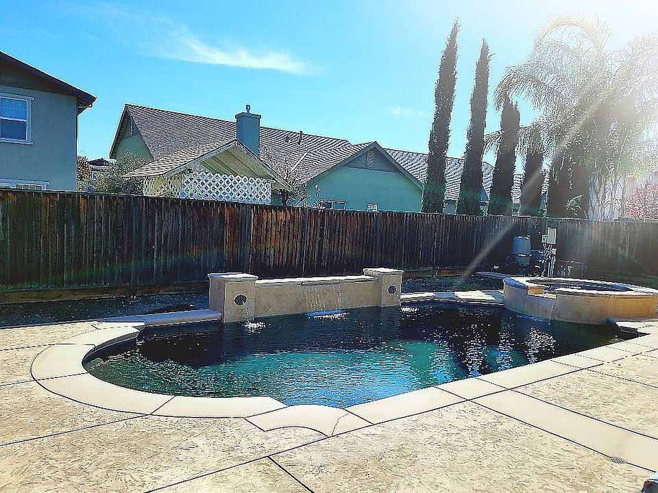 2nd image of 4326 Famoso Ln