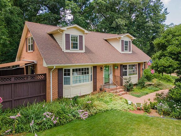 3rd image of 702 Crestwood Dr