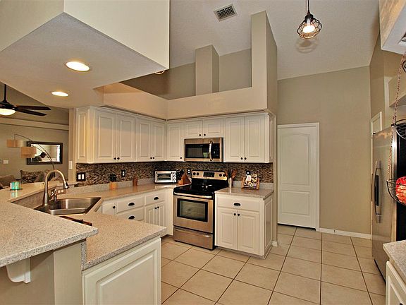 3rd image of 1090 Chandelle Lake Dr