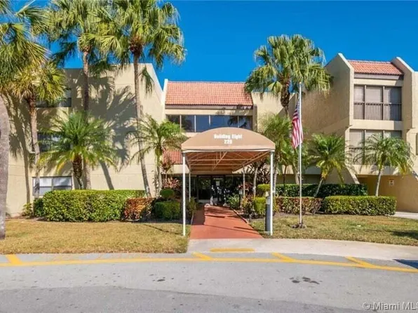 220 Lakeview Drive #209, Weston, FL 33326