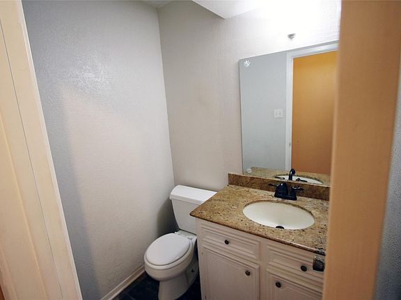 4th image of 4105 Vista Rd #1