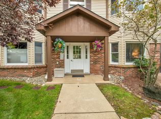8597 Mathias Dr APT 44, Grosse Ile, MI 48138