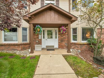 8597 Mathias Dr APT 44, Grosse Ile, MI, 48138