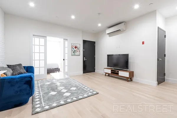 Rented by Real Street Inc | media 3