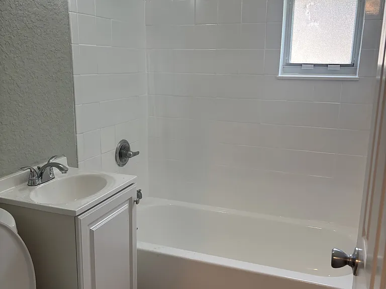 10615 Biscayne Blvd — Photo 6