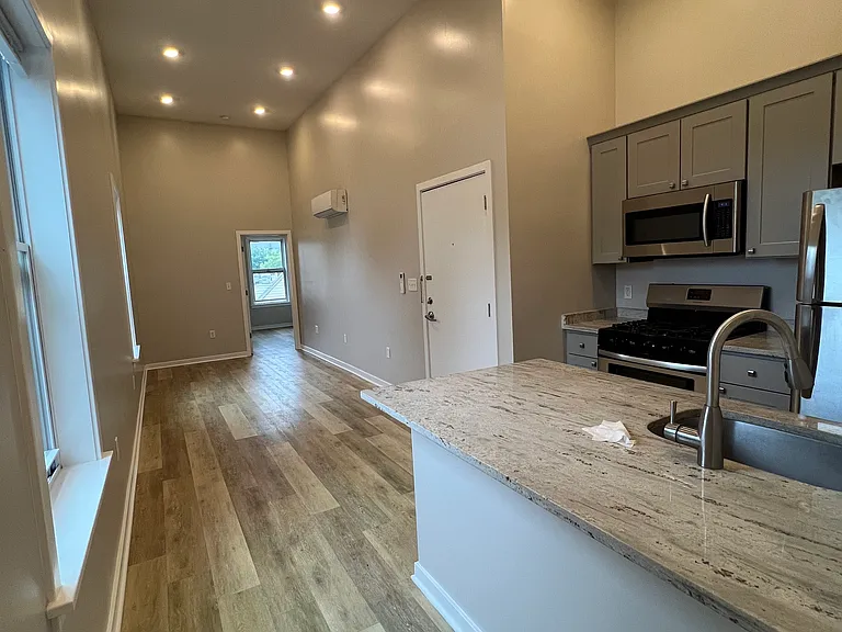 304 Ege Ave #2 — Photo 4
