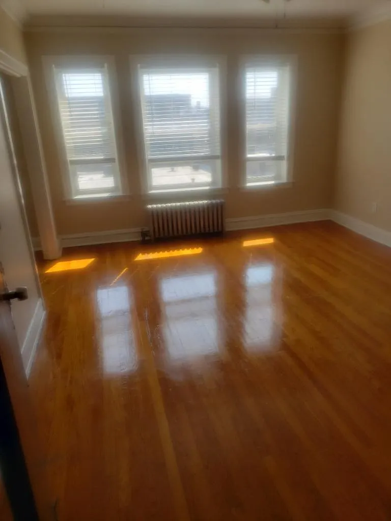 7852 S Eberhart Ave — Photo 1