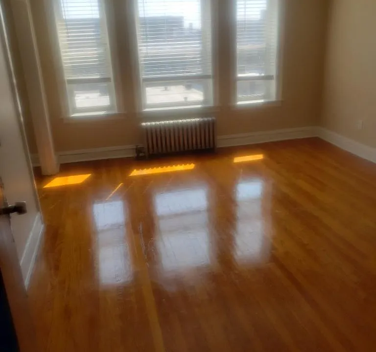 7852 S Eberhart Ave #202