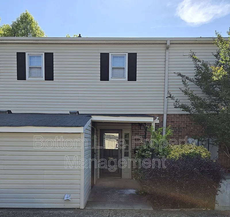 2 bed, 2.5 bath, 1173 sqft, $1,620 — Photo 2