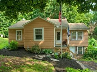 18 Pleasantview Ave, Lunenburg, MA 01462