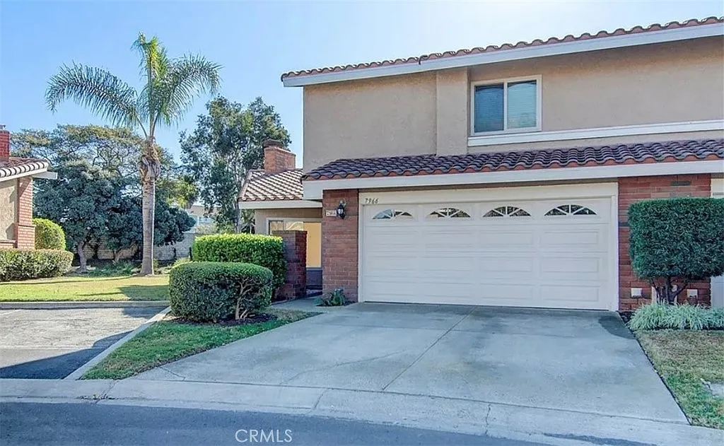 3 bed, 2.5 bath, 1664 sqft, $5,185 — Photo 1