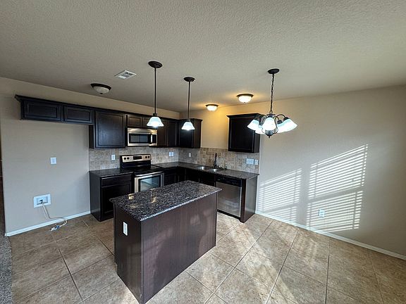 4th image of 1020 Kensington Dr