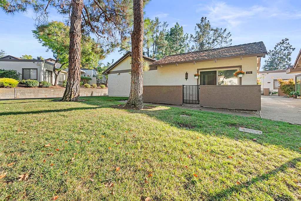 6190 Gerdts Dr photo 1